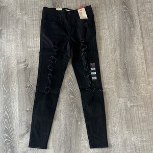 NWT 720 Levi’s High Rise Super Skinny Stylish Black Distressed Women Jeans